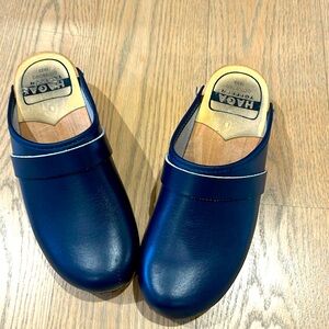 Haflinger Women's Navy Blue Leather Mules